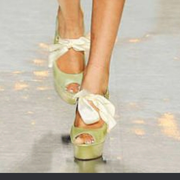 Betsey Johnson Off the Runway Vintage | Green Slingback Platform Heels | 9.5 - Picture 1 of 7
